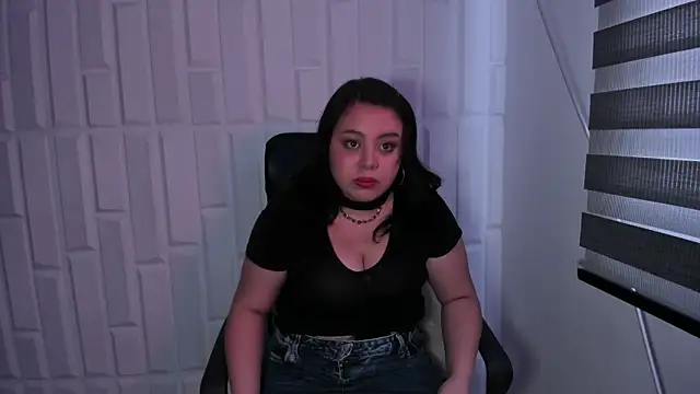 Snapshot of RoxaneBrown chatting on June 17, 2026, 7:26 pm RoxaneBrown online show from June 17, 2026, 7:26 pm