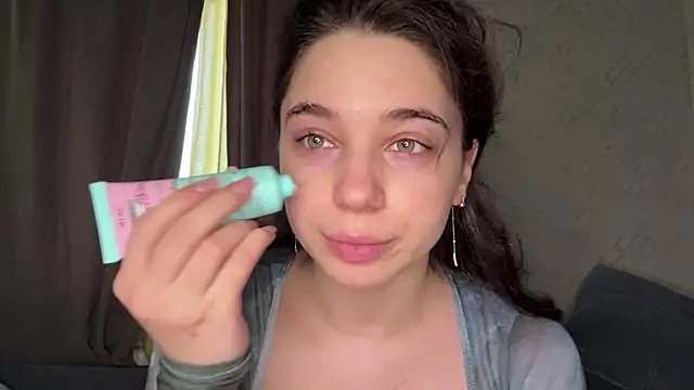 Angeliheee online show from April 21, 2026, 2:23 pm