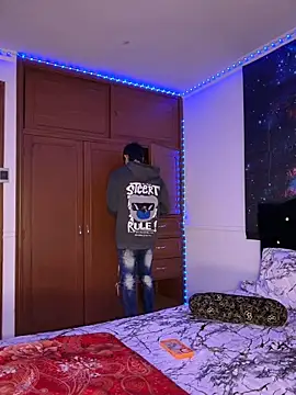 RoughDiamond  online show from April 12, 2026, 10:31 am