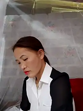  Lyly pussy  online show from May 20, 2026, 2:40 am