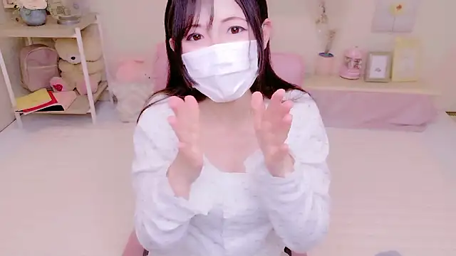 Satomi nn online show from April 27, 2026, 4:32 am