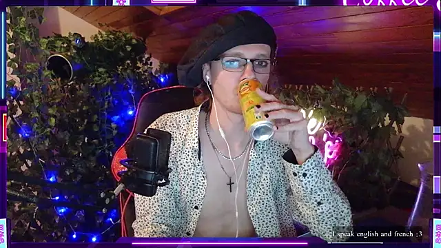 SkinnyAlex1312 online show from April 22, 2026, 7:26 pm