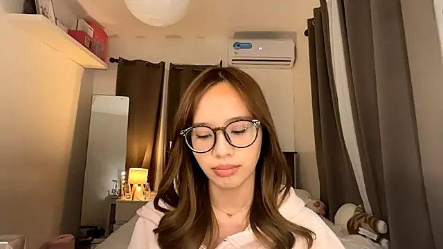 Snapshot of VondaHolmquest chatting on April 11, 2026, 12:53 pm VondaHolmquest online show from April 11, 2026, 12:53 pm