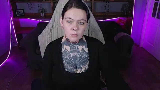 QwertyAnnie Lbo online show from April 27, 2026, 12:19 am