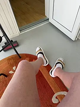 elysmay online show from April 9, 2026, 10:09 am