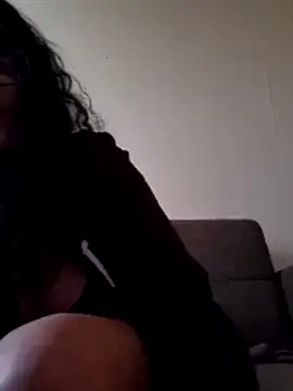 Snapshot of Miliffhj chatting on April 11, 2026, 6:29 am Miliffhj online show from April 11, 2026, 6:29 am