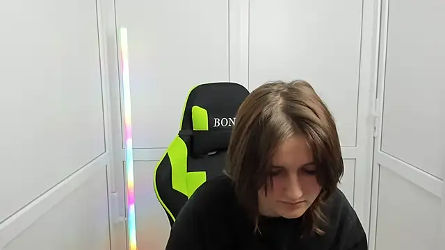 Snapshot of GoldenKiss chatting on April 12, 2026, 7:13 am GoldenKiss online show from April 12, 2026, 7:13 am