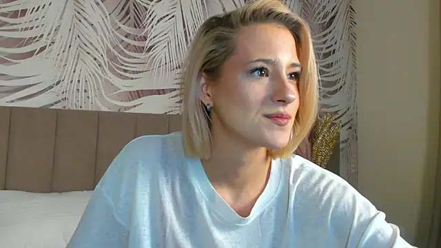 Lizzyvega online show from April 17, 2026, 1:52 am
