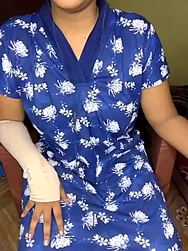 Tamilmoon006 online show from May 5, 2026, 5:10 pm