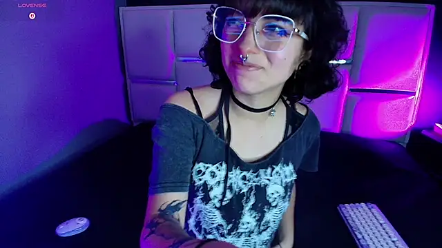 Snapshot of BadEmyXO chatting on June 5, 2026, 4:30 am BadEmyXO online show from June 5, 2026, 4:30 am