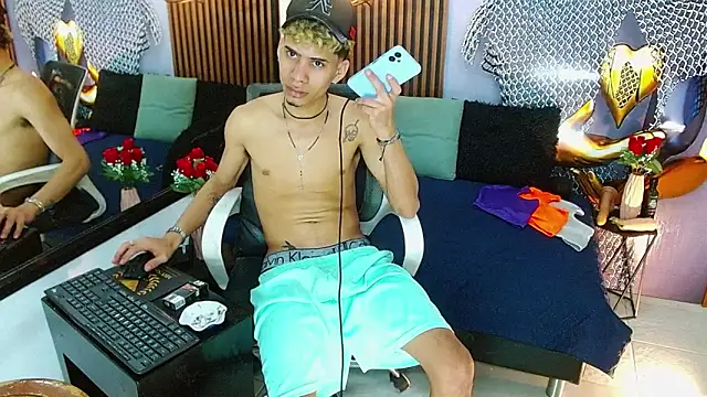Snapshot of Skinny_cute_Alyer chatting on June 3, 2026, 2:47 am Skinny cute Alyer online show from June 3, 2026, 2:47 am