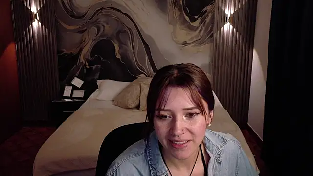 Snapshot of Emily_Cherry_ chatting on May 7, 2026, 1:49 pm Emily Cherry online show from May 7, 2026, 1:49 pm