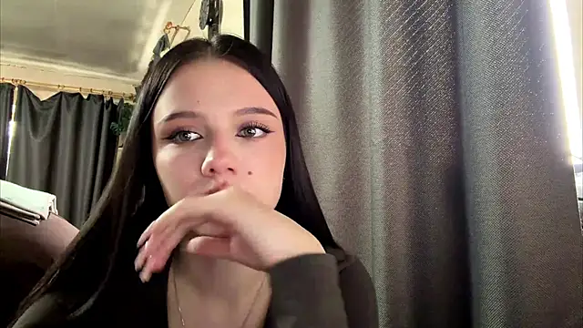 Snapshot of TessGolias chatting on April 16, 2026, 9:54 am TessGolias online show from April 16, 2026, 9:54 am