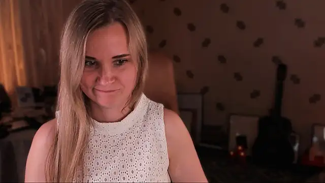 MiaSparkes online show from June 3, 2026, 2:33 pm