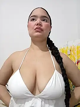 TrixieRosse online show from April 17, 2026, 10:29 am