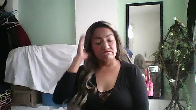Snapshot of Mich76 chatting on July 10, 2026, 7:49 pm Mich76 online show from July 10, 2026, 7:49 pm