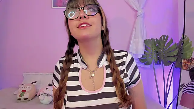 honey m00n online show from April 25, 2026, 5:54 pm