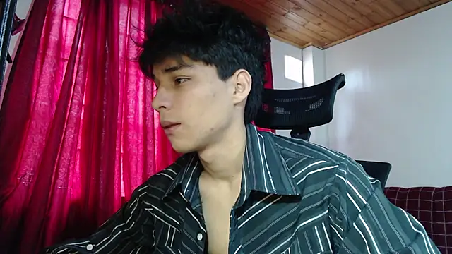 Snapshot of Marck-Pro chatting on July 10, 2026, 3:47 pm Marck-Pro online show from July 10, 2026, 3:47 pm