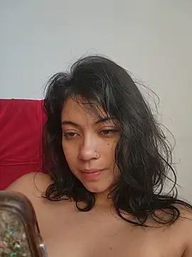 Snapshot of NefertitiXO chatting on May 3, 2026, 10:27 pm NefertitiXO online show from May 3, 2026, 10:27 pm