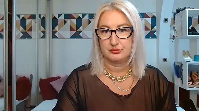 Snapshot of DianaFrances chatting on July 17, 2026, 8:35 pm DianaFrances online show from July 17, 2026, 8:35 pm