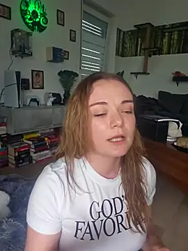 AliceLiddle  online show from April 13, 2026, 4:34 pm