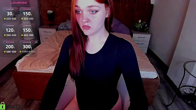 Snapshot of Emilly_Hiil chatting on June 19, 2026, 12:59 am Emilly Hiil online show from June 19, 2026, 12:59 am