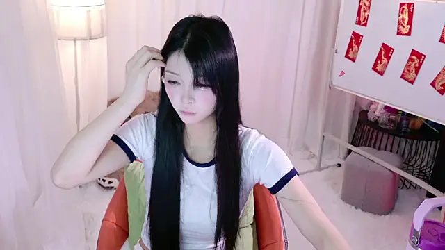 Snapshot of Zoe-001 chatting on June 1, 2026, 12:18 pm Zoe-001 online show from June 1, 2026, 12:18 pm