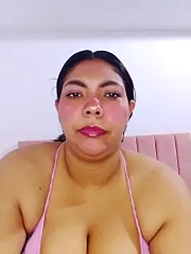 Izel  online show from May 13, 2026, 9:22 pm