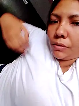 Snapshot of Izel_ chatting on June 7, 2026, 10:02 pm Izel online show from June 7, 2026, 10:02 pm