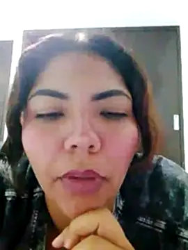 Snapshot of Izel_ chatting on June 11, 2026, 3:15 am Izel online show from June 11, 2026, 3:15 am