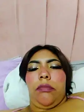 Snapshot of Izel_ chatting on June 16, 2026, 1:52 am Izel online show from June 16, 2026, 1:52 am