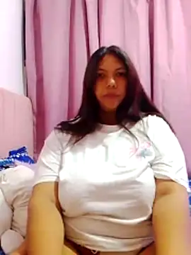 Snapshot of Izel_ chatting on June 27, 2026, 2:49 am Izel online show from June 27, 2026, 2:49 am