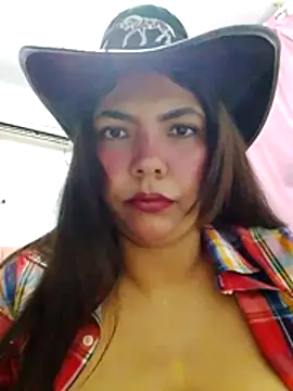 Snapshot of Izel_ chatting on July 2, 2026, 2:22 am Izel online show from July 2, 2026, 2:22 am
