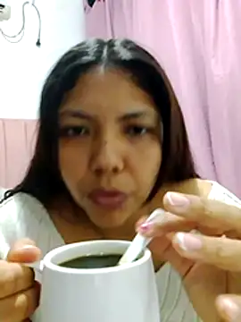 Snapshot of Izel_ chatting on July 5, 2026, 3:02 am Izel online show from July 5, 2026, 3:02 am
