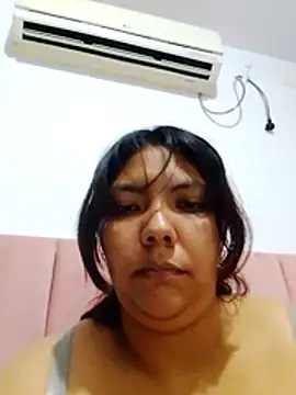 Snapshot of Izel_ chatting on July 8, 2026, 1:21 am Izel online show from July 8, 2026, 1:21 am