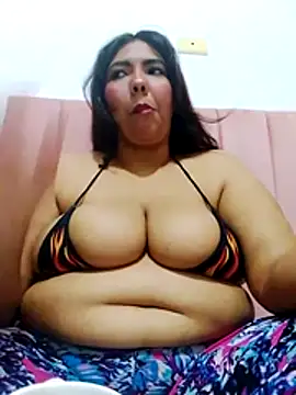 Snapshot of Izel_ chatting on July 10, 2026, 3:22 am Izel online show from July 10, 2026, 3:22 am