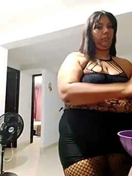 Snapshot of Izel_ chatting on July 11, 2026, 3:20 am Izel online show from July 11, 2026, 3:20 am