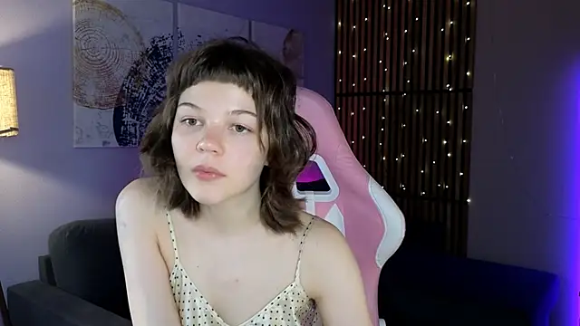 Snapshot of kira_naughtly chatting on April 15, 2026, 2:13 pm kira naughtly online show from April 15, 2026, 2:13 pm