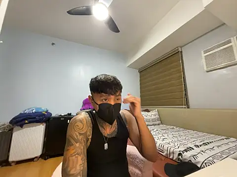 Snapshot of tattoo_hottie chatting on April 15, 2026, 1:40 pm tattoo hottie online show from April 15, 2026, 1:40 pm