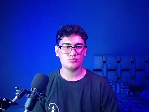 Andruetxx online show from April 13, 2026, 12:49 am