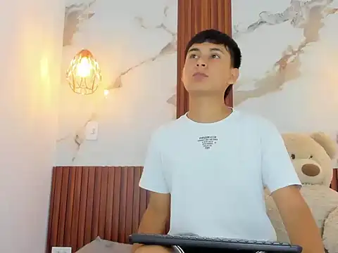 SantiagoCool online show from April 17, 2026, 7:39 pm