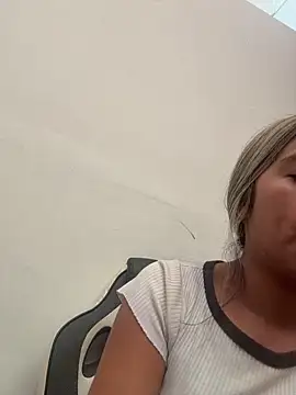 Kimmiebellarie online show from April 22, 2026, 1:56 pm