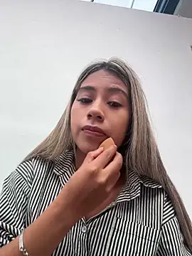 Kimmiebellarie online show from April 24, 2026, 1:02 pm