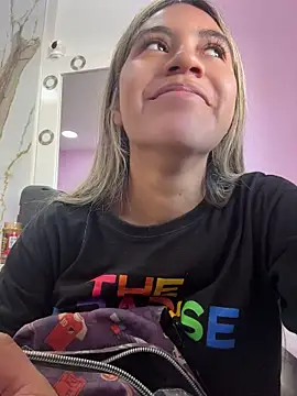 Kimmiebellarie online show from April 25, 2026, 2:03 pm