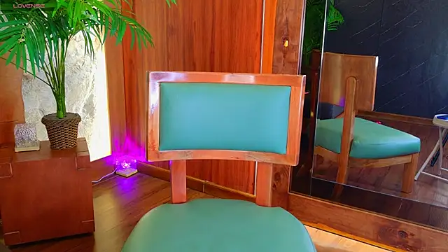 Snapshot of Miaa_cooper chatting on April 13, 2026, 4:01 pm Miaa cooper online show from April 13, 2026, 4:01 pm