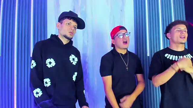 Snapshot of The_King_Swit chatting on April 15, 2026, 8:31 pm The King Swit online show from April 15, 2026, 8:31 pm