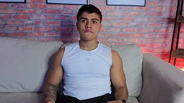 AARON SKYLON online show from April 21, 2026, 1:53 am