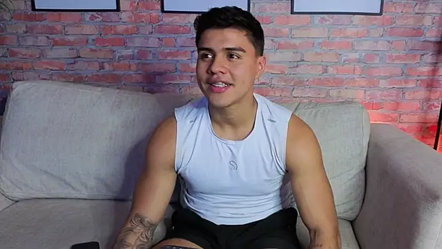 AARON SKYLON online show from April 21, 2026, 2:51 am