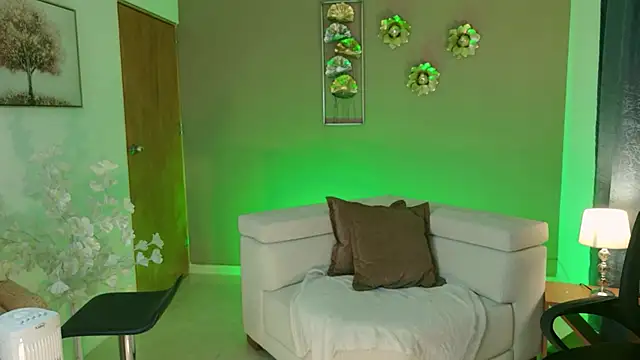 MaraVelvett online show from April 17, 2026, 9:56 am