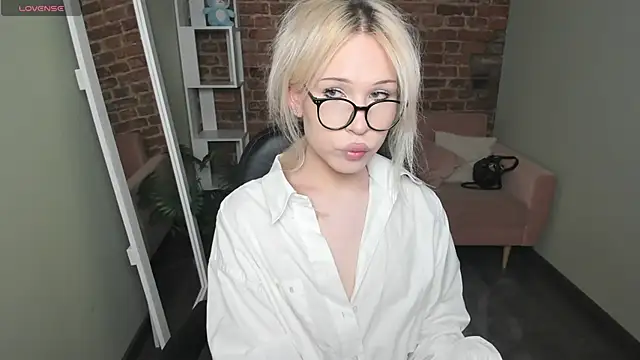 kristydollx online show from April 21, 2026, 10:34 pm